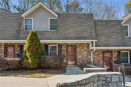 3135 Reeves St Se, Smyrna, GA, 30080-4151 | Card Image