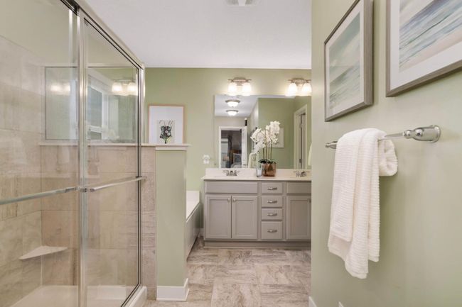 Full Bath complete with shower and spa soaking tub. | Image 18