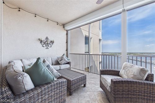 g2907-2090 W 1st St, FORT MYERS, FL, 33901-3103 | Card Image