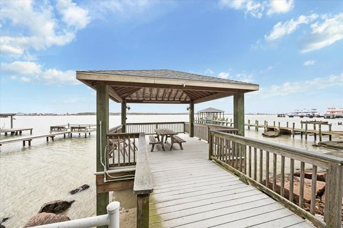1501 Harbor View Cir, Galveston, TX, 77550-3119 | Card Image