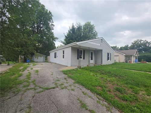 120 E 6th St, Tonganoxie, KS, 66086-9716 | Card Image