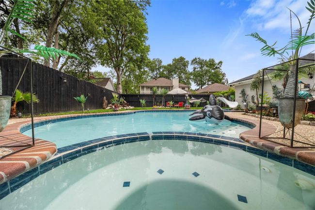 Pool with a separate spa | Image 27