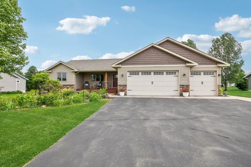 106 Prairie Grass Dr, OSCEOLA, WI, 54020-5861 | Card Image