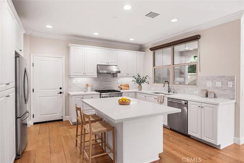 83 Henson, Irvine, CA, 92620-7349 | Card Image