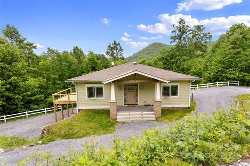 9 Gazebo Trl, Clyde, NC, 28721 | Card Image