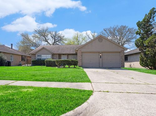 1826 Pilgrims Point Dr, Friendswood, TX, 77546-2325 | Card Image