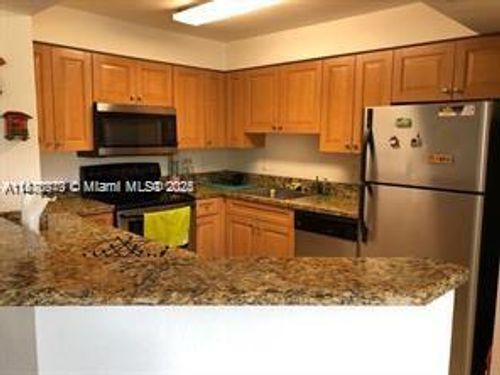 apt-306-5231 Geneva Way, Doral, FL, 33166-4623 | Card Image