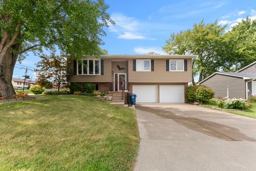 2957 9 1/2 St, East Moline, IL, 61244-3234 | Card Image