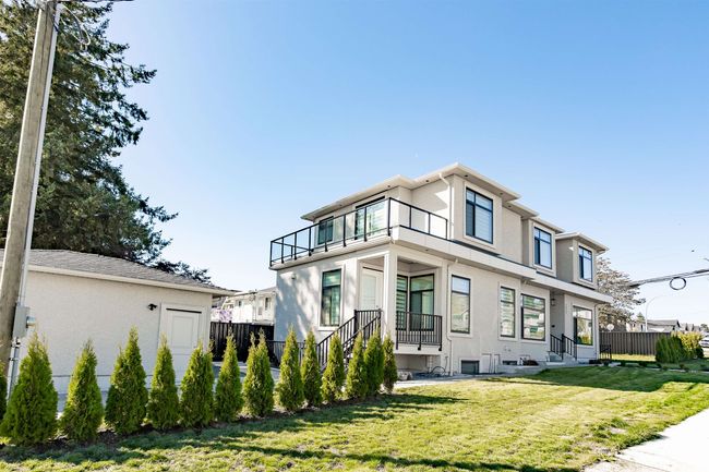 7635 Burgess Street, House other with 8 bedrooms, 6 bathrooms and 2 parking in Burnaby BC | Image 3