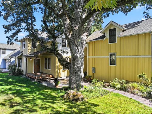 1806 Columbia St, Hood River, OR, 97031-1134 | Card Image