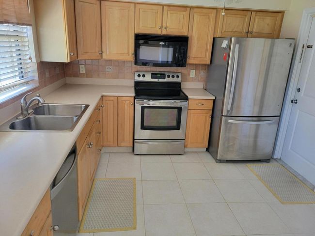 A - 9890 Bischofia Tree A Way, Condo with 2 bedrooms, 2 bathrooms and null parking in Boynton Beach FL | Image 9