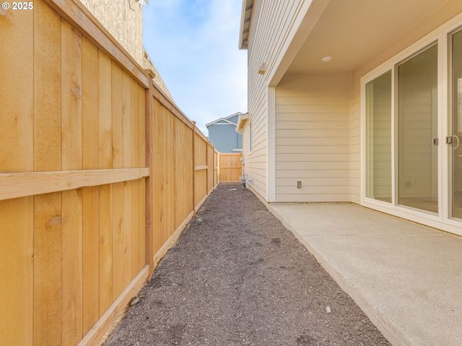 8431 Se Blanton St, House attached with 3 bedrooms, 3 bathrooms and 2 parking in Hillsboro OR | Image 25