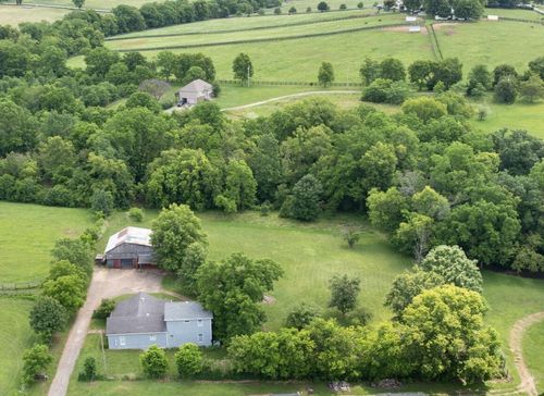 3156 Pinckard Pike, Versailles, KY, 40383-9483 | Card Image