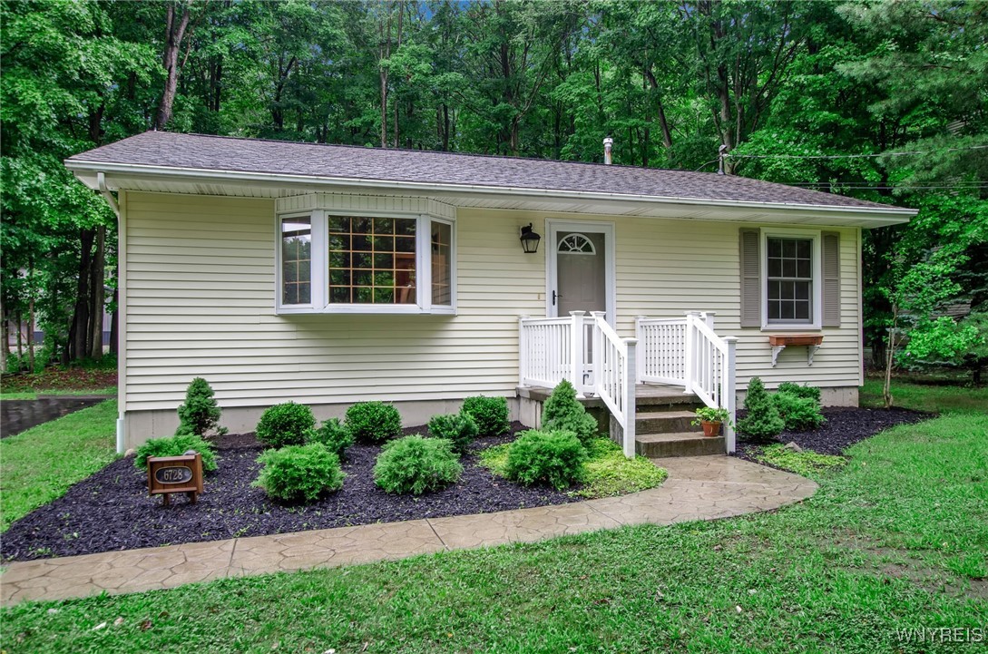 Versailles Rd, Lake View, NY 14085