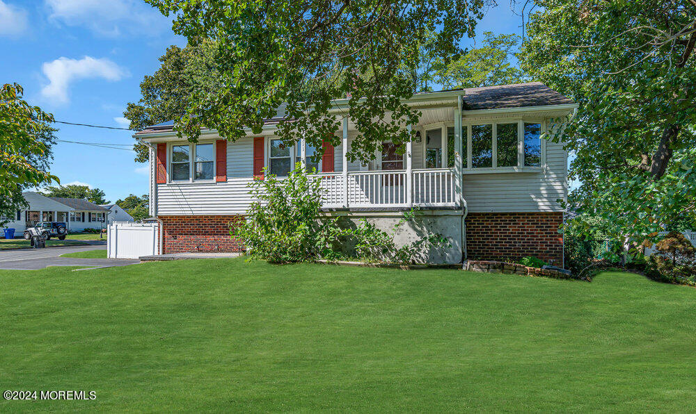 Thompson Pl, North Middletown, NJ 07748