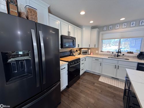 104 Montclare Ln, Belmond, IA, 50421-9741 | Card Image