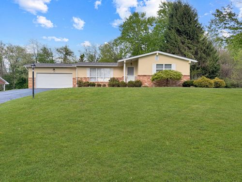 238 Justice Ln, New Castle, PA, 16105-5710 | Card Image