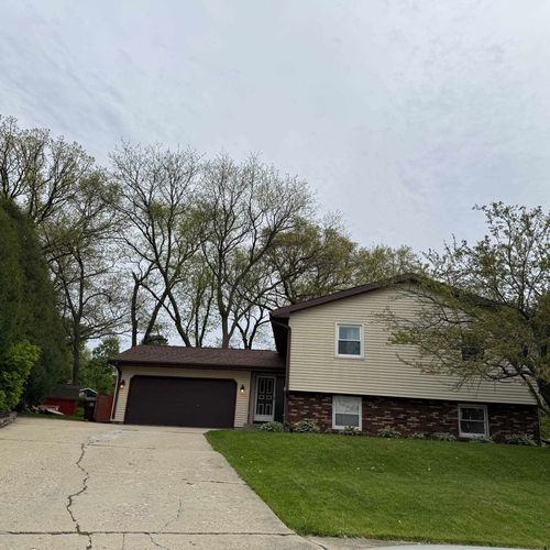2041 Winchester Dr, Freeport, IL, 61032-2932 | Card Image