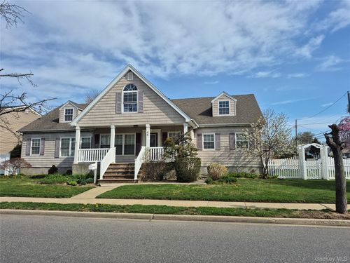 9 Henrietta Ave, Oceanside, NY, 11572-5123 | Card Image