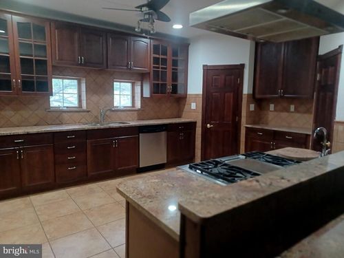 6 Woodside Farm Dr, GARNET VALLEY, PA, 19060-1231 | Card Image