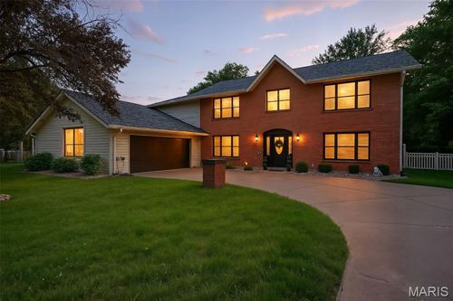 819 Colleen Dr, O Fallon, MO, 63366-2153 | Card Image
