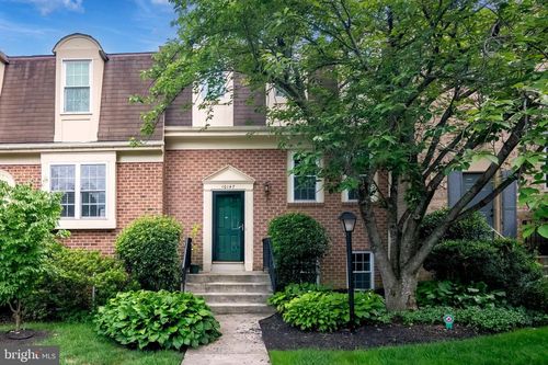 10147 Valentino Dr, OAKTON, VA, 22124-2838 | Card Image