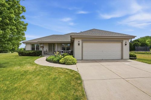 611 Woodland Circle, Waterford, WI, 53185 | Card Image