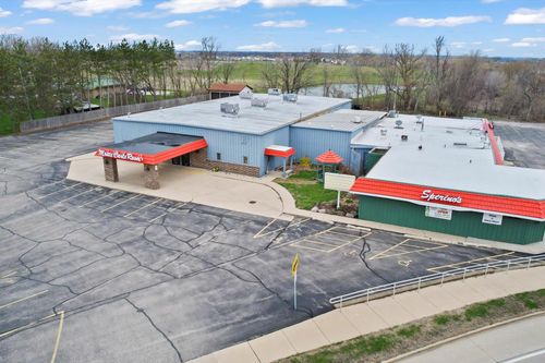 720 N Wisconsin St, ELKHORN, WI, 53121-1135 | Card Image