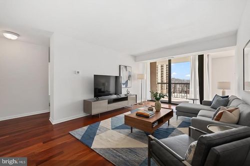 413-4500 S Four Mile Run Dr, ARLINGTON, VA, 22204-3571 | Card Image