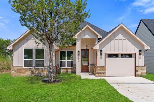 5809 Black Pine Cir, Granbury, TX, 76048-6586 | Card Image