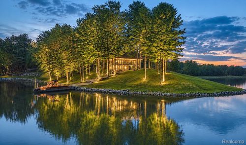 2380 Islanders Way, Gladwin, MI, 48624-8506 | Card Image