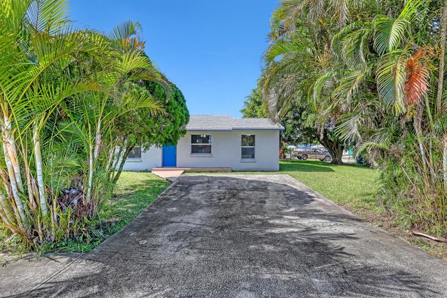 324 W 5 Th Ter, House other with 4 bedrooms, 2 bathrooms and null parking in Pahokee FL | Image 5