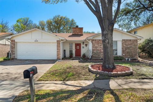 206 Nettletree St, Arlington, TX, 76018-1624 | Card Image