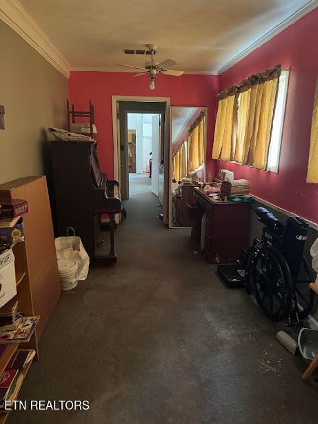 581 Fudges Chapel Rd, House other with 3 bedrooms, 2 bathrooms and 4 parking in Surgoinsville TN | Image 4