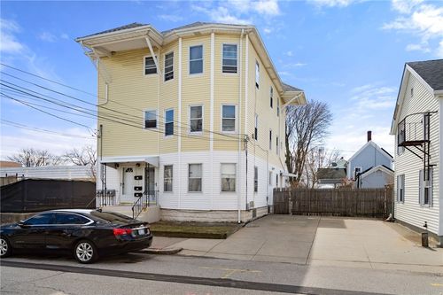 79 W Cole St, Pawtucket, RI, 02860-1135 | Card Image