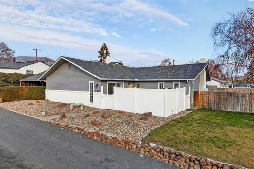 209 S Ridgeway, Yakima, WA, 98901 | Card Image