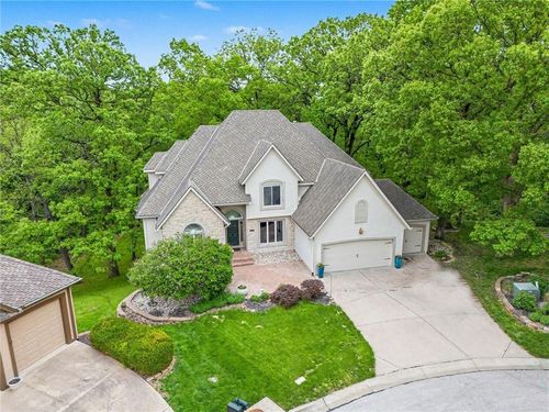 5529 Sleepy Hollow Rd, Parkville, MO, 64152-4392 | Card Image