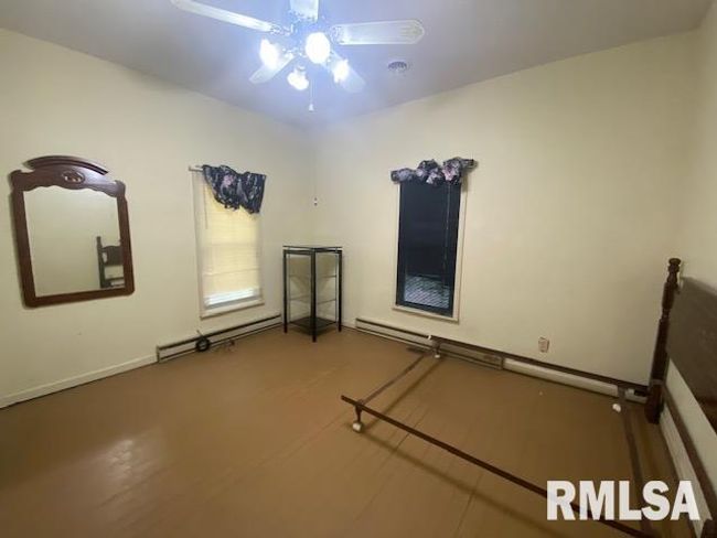 1072 Creal Springs Rd, House other with 2 bedrooms, 2 bathrooms and null parking in Creal Springs IL | Image 18
