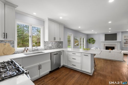 12 Westwood Place, Stamford, CT, 06902 | Card Image