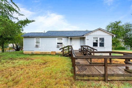 1067 2nd St, Floresville, TX, 78114-1929 | Card Image