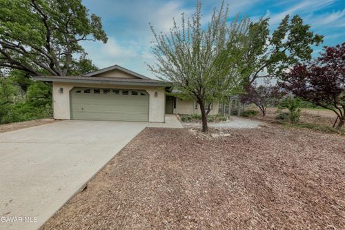 30751 Pinedale Dr, Tehachapi, CA, 93561-7141 | Card Image