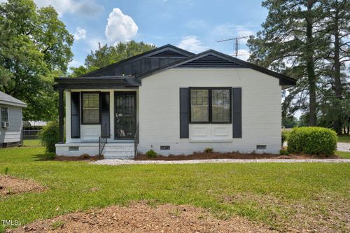 407 W Pippen St, Whitakers, NC, 27891-8702 | Card Image