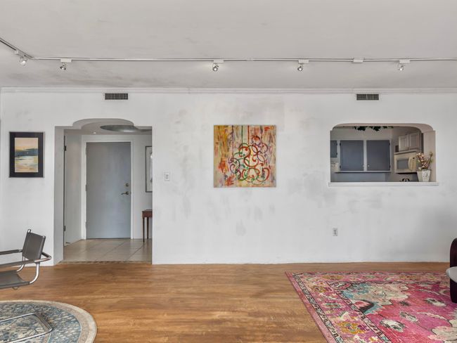 Living Area | Image 34