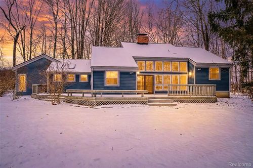 9800 Roberts Rd, Gregory, MI, 48137-9535 | Card Image