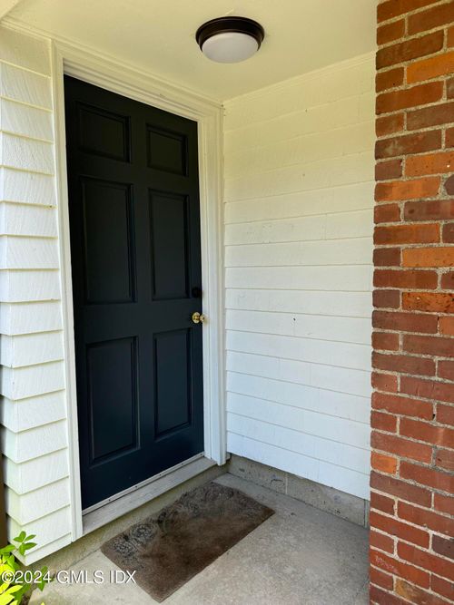 45 Doral Farm Rd, Stamford, CT, 06902-1234 | Card Image