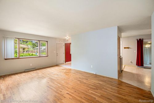 3226 Glasgow Dr, Lansing, MI, 48911-1318 | Card Image