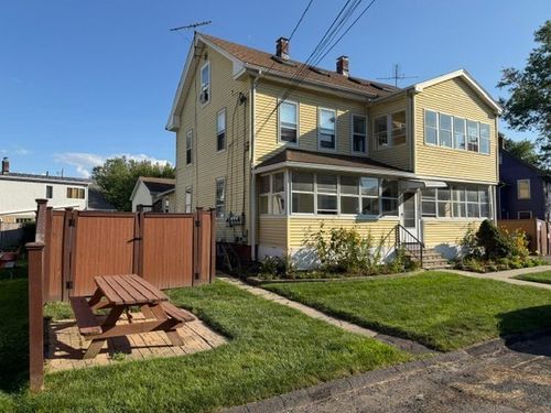 11 Maple Avenue, Northampton, MA, 01060 | Card Image