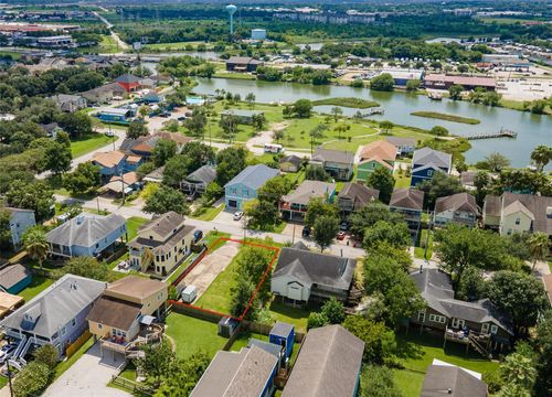 822 Cedar Rd, Clear Lake Shores, TX, 77565-2533 | Card Image