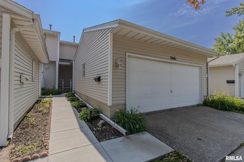 3461 Cedarview Ct, Bettendorf, IA, 52722-2881 | Card Image