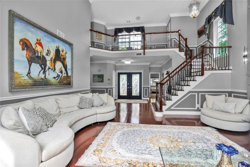 8 Wisteria Ln, Lake Grove, NY, 11755-1843 | Card Image